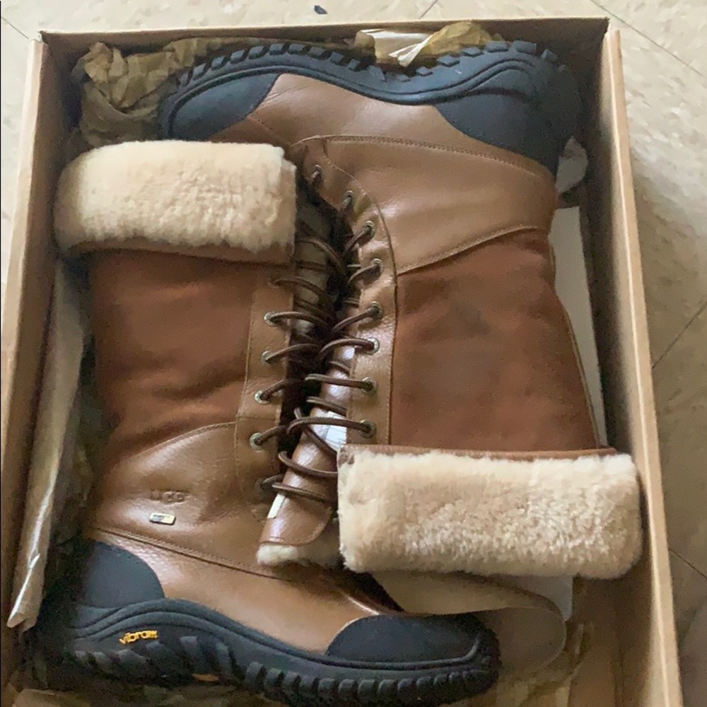 Women’s tall ugg boots gently used